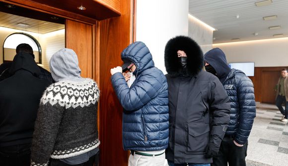 Fimm neita sök og einn í fríi