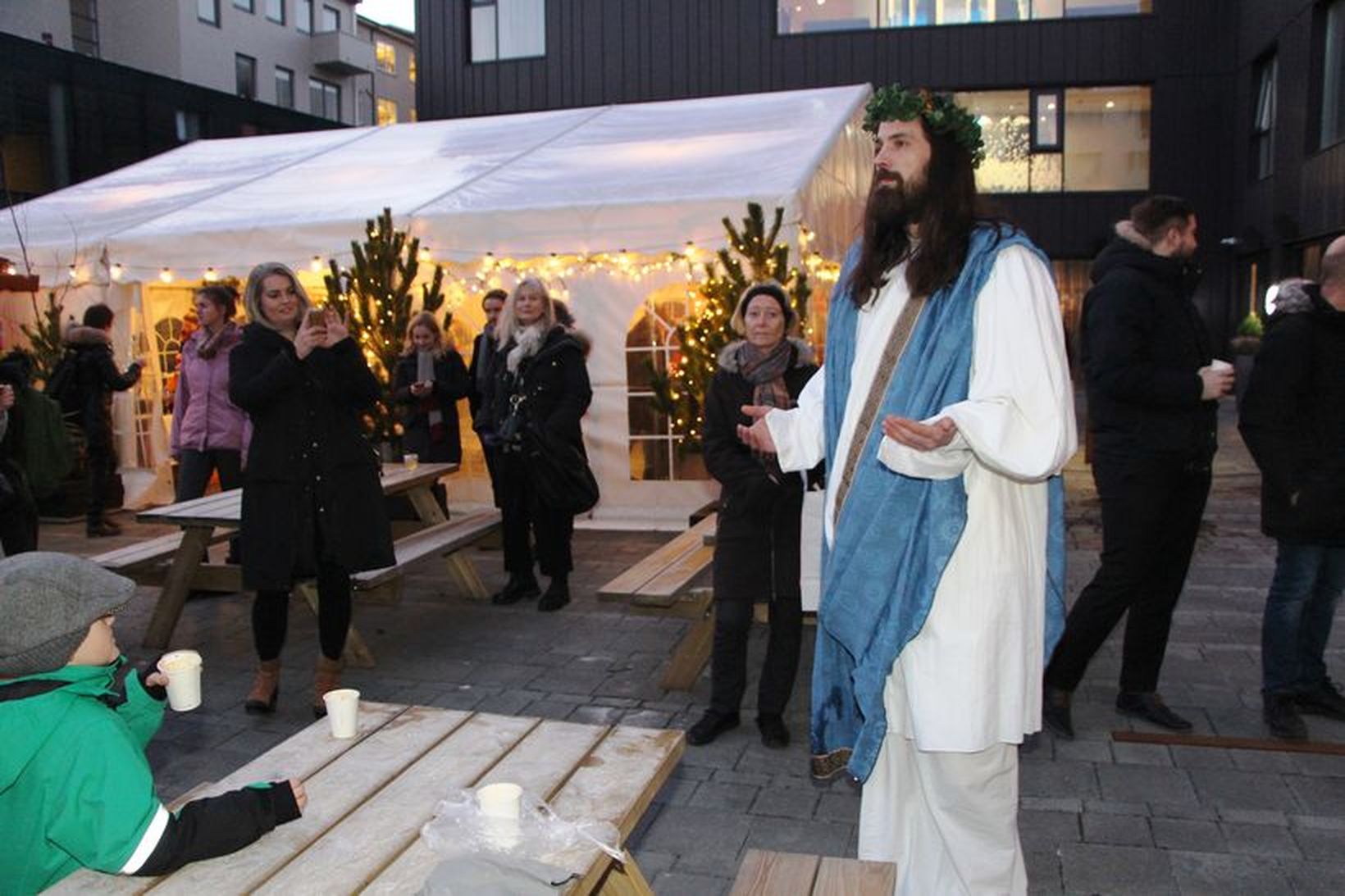 Jesús kíkti við á jólatorgið í dag.