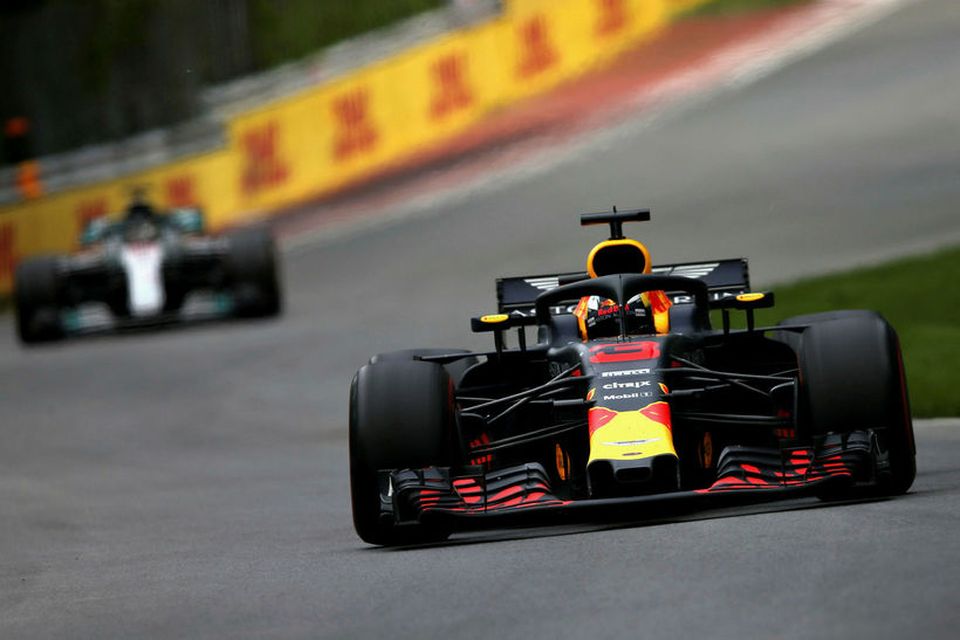 Daniel Ricciardo var lengi með Lewis Hamilton í kjölsoginu og tókst að verjast í fjórða …