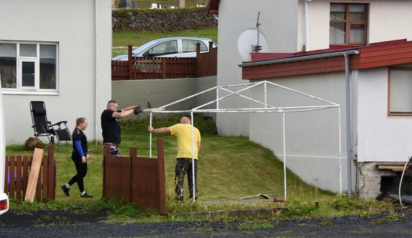 Hvít tjöld risu þótt engin verði Þjóðhátíð 