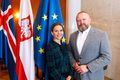 Íslandsflugi fagnað Ewa Lampart og Krzysztof Moczulski, fulltrúar LOT.