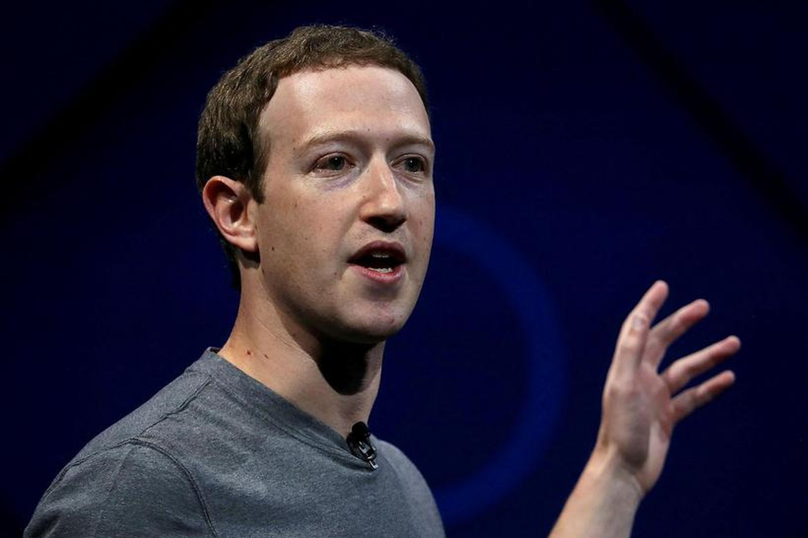 Mark Zuckerberg var leynigestur í matarboði.
