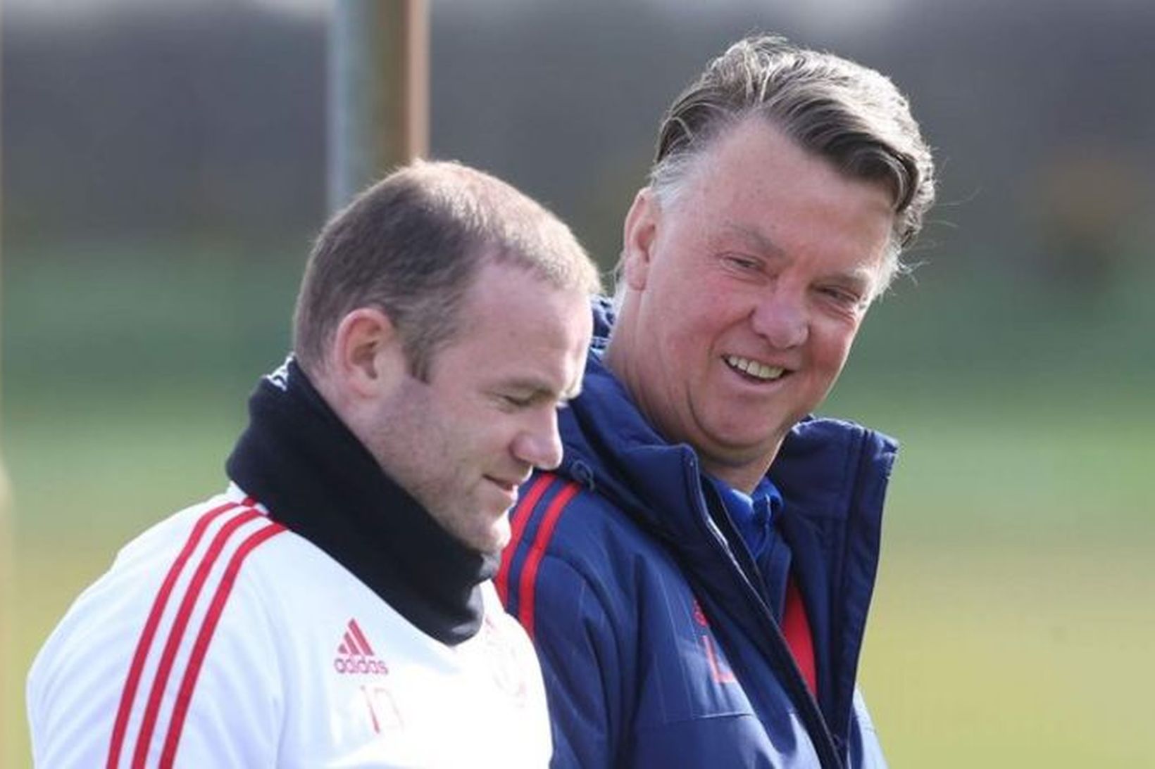 Wayne Rooney ásamt Louis van Gaal sem stýrði liði United …