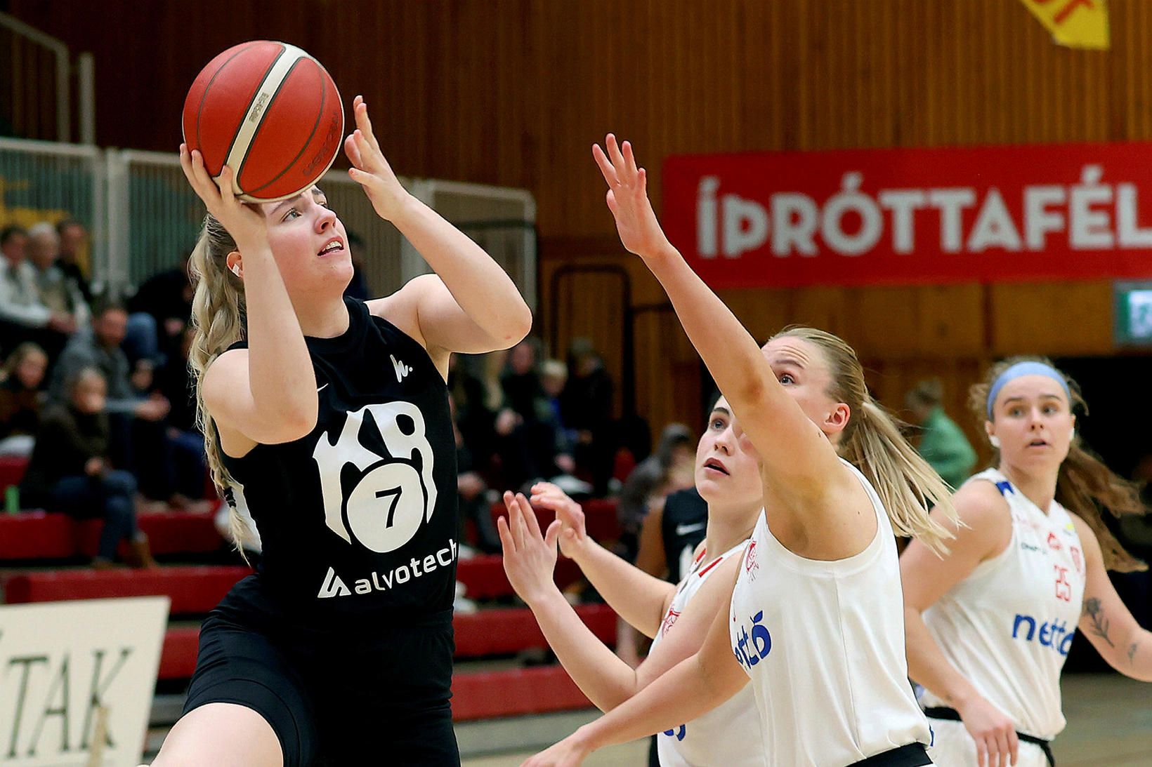 Hulda Ósk Bergsteinsdóttir skoraði mest fyrir KR gegn Tindastóli.