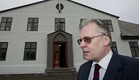 Leynd yfir byssum engum til góðs