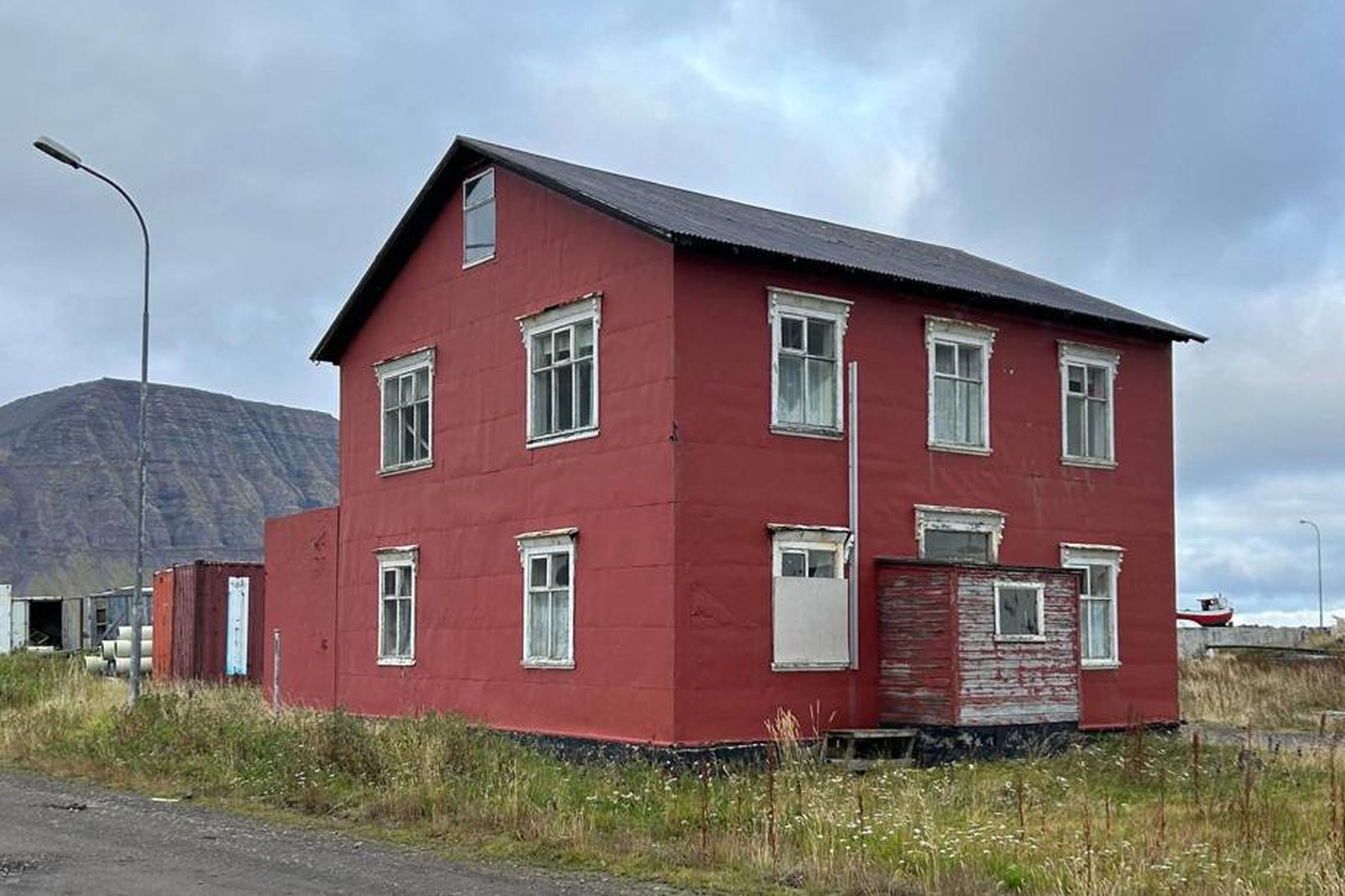Faktorshúsið var reist á nítjándu öld og hefur gegnt mörgum …