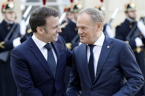 Emmanuel Macron Frakklandsforseti tekur á móti Don­ald Tusk for­sæt­is­ráðherra Pól­lands í París í febrúar.