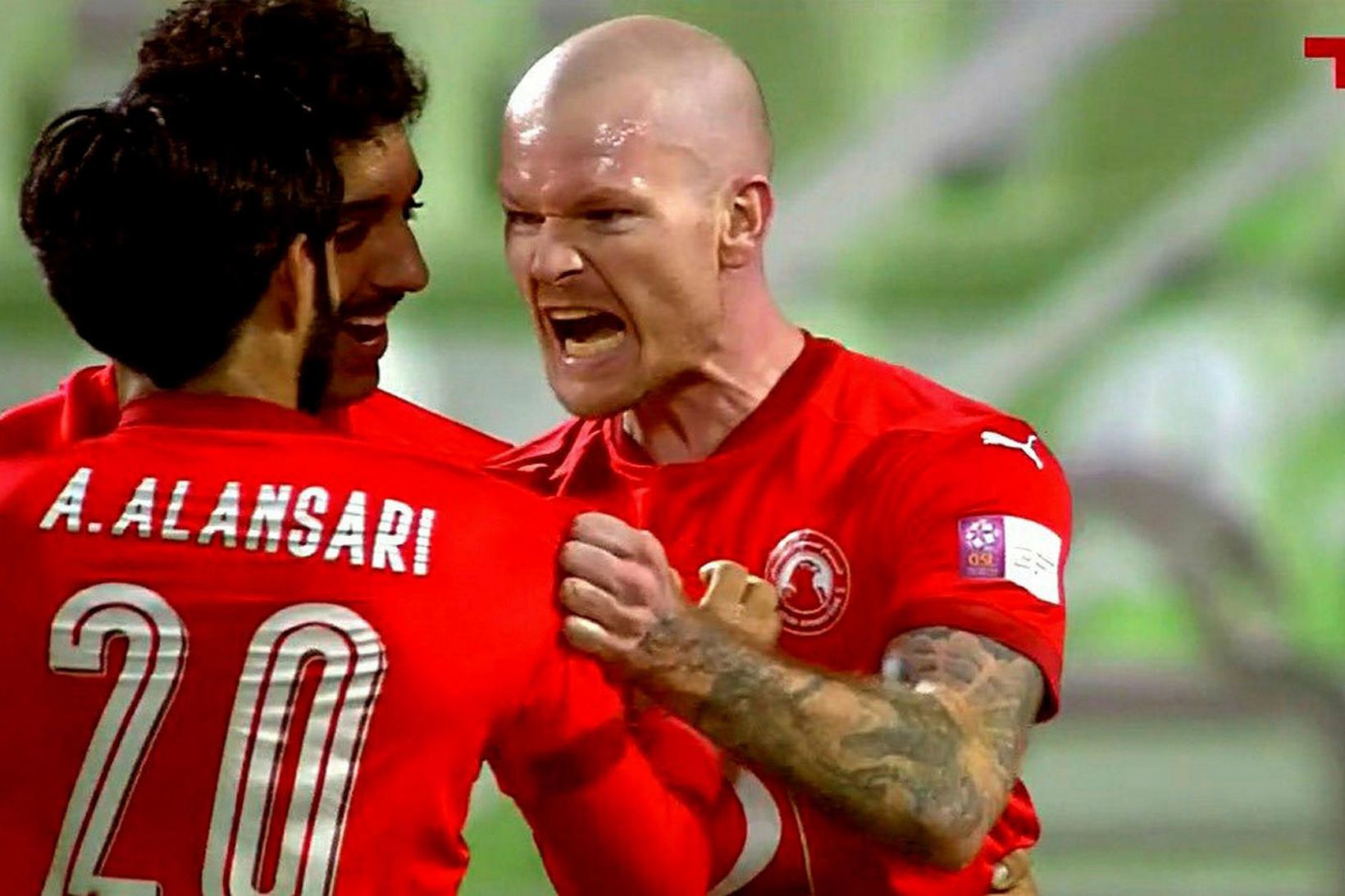 Aron Einar Gunnarsson fagnar marki með Al-Arabi.