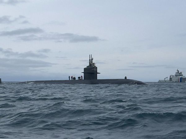 The presence of the submarine at the dock is a sign of strong defense cooperation between Iceland and the United States.