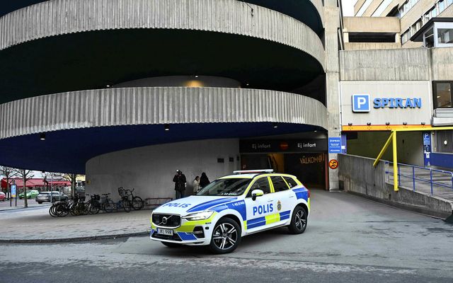 Lögreglan á vettvangi glæpsins í Norrköping.