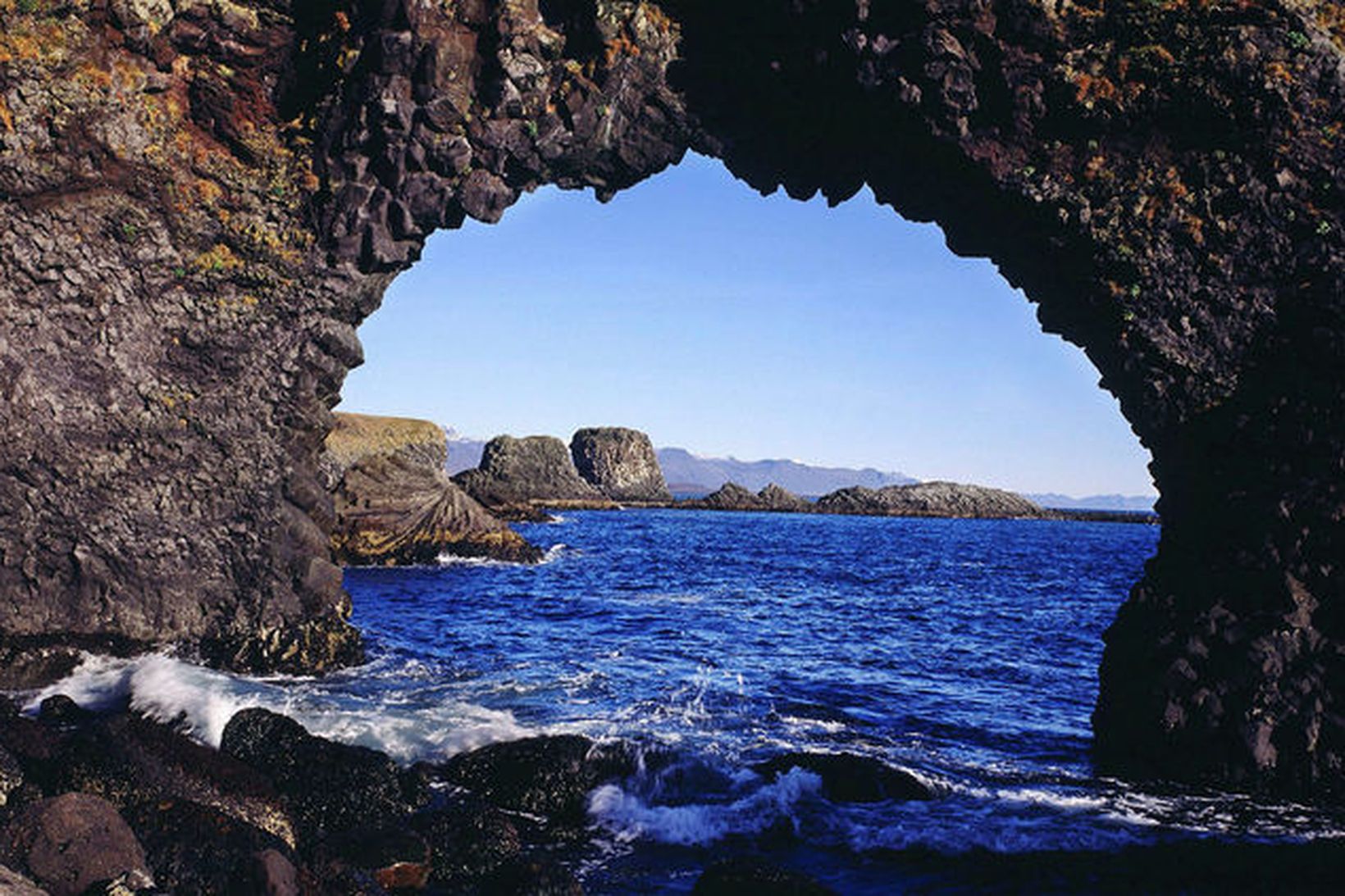 Maðurinn rann fram af klettum við Miðgjá á Arnarstapa.