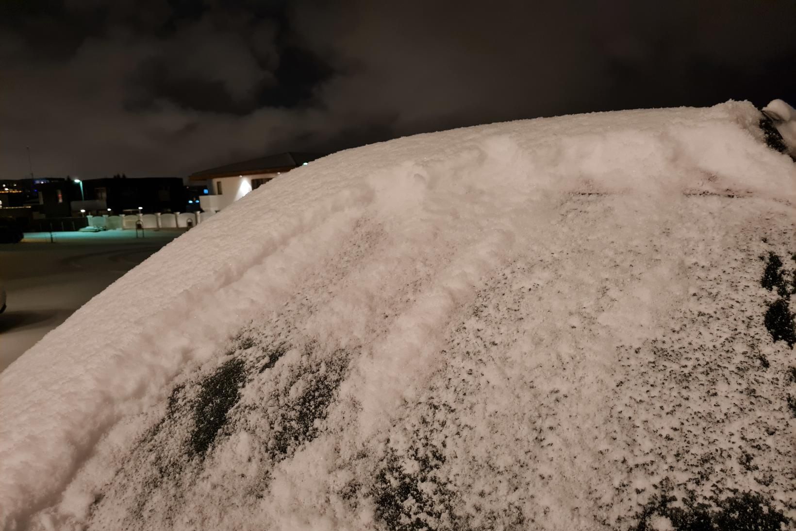 Fyrsta verkefni ökumanna í dag verður líklegast að skafa af …