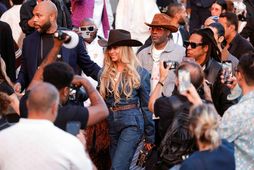 Beyoncé ásamt Jay-Z á vorsýningu Louis Vuitton í júní.