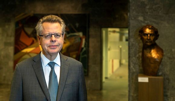 Fara vextir undir 4%?