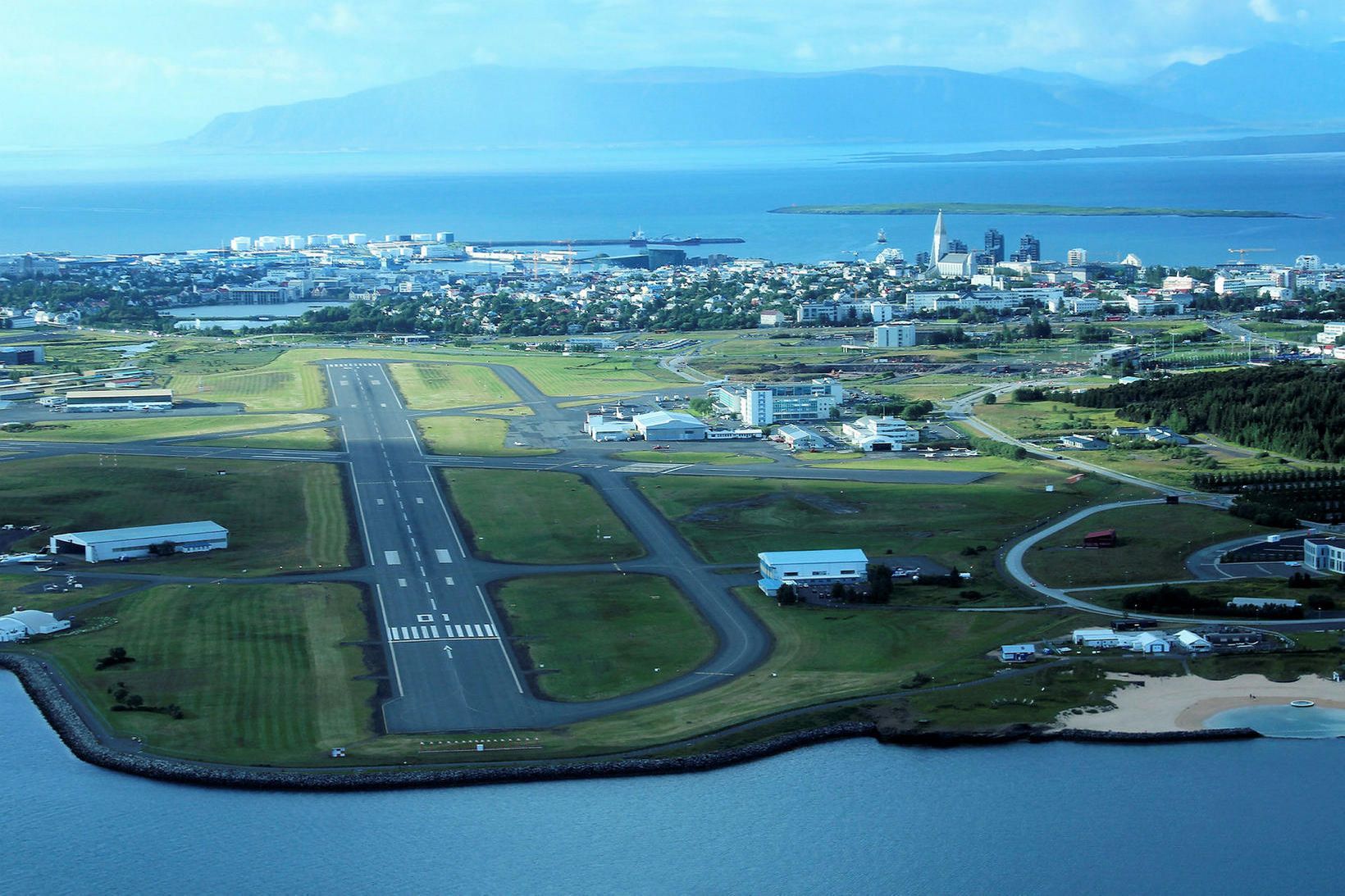 Reykjavíkurflugvöllur. Aðalbrautin sem liggur frá norðri til suðurs.