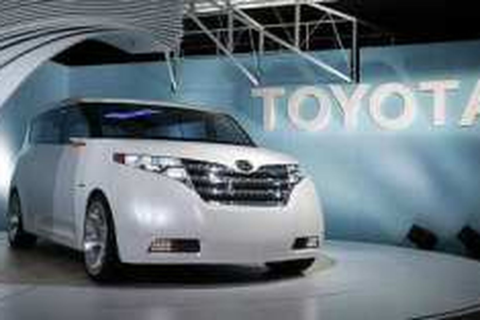 Starfsmenn Toyota vinna mikla yfirvinnu.