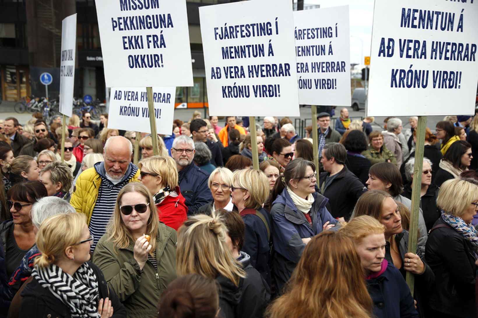 Félagsmenn BHM tóku þátt í mótmælum fyrir utan Stjórnarráðið í …