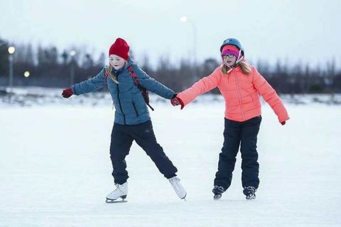 Photos:People of Reykjavik enjoying Boxing Day