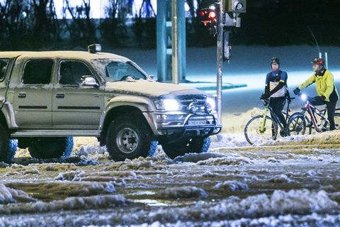 Road conditions in Reykjavík and elsewhere will become very difficult this afternoon.