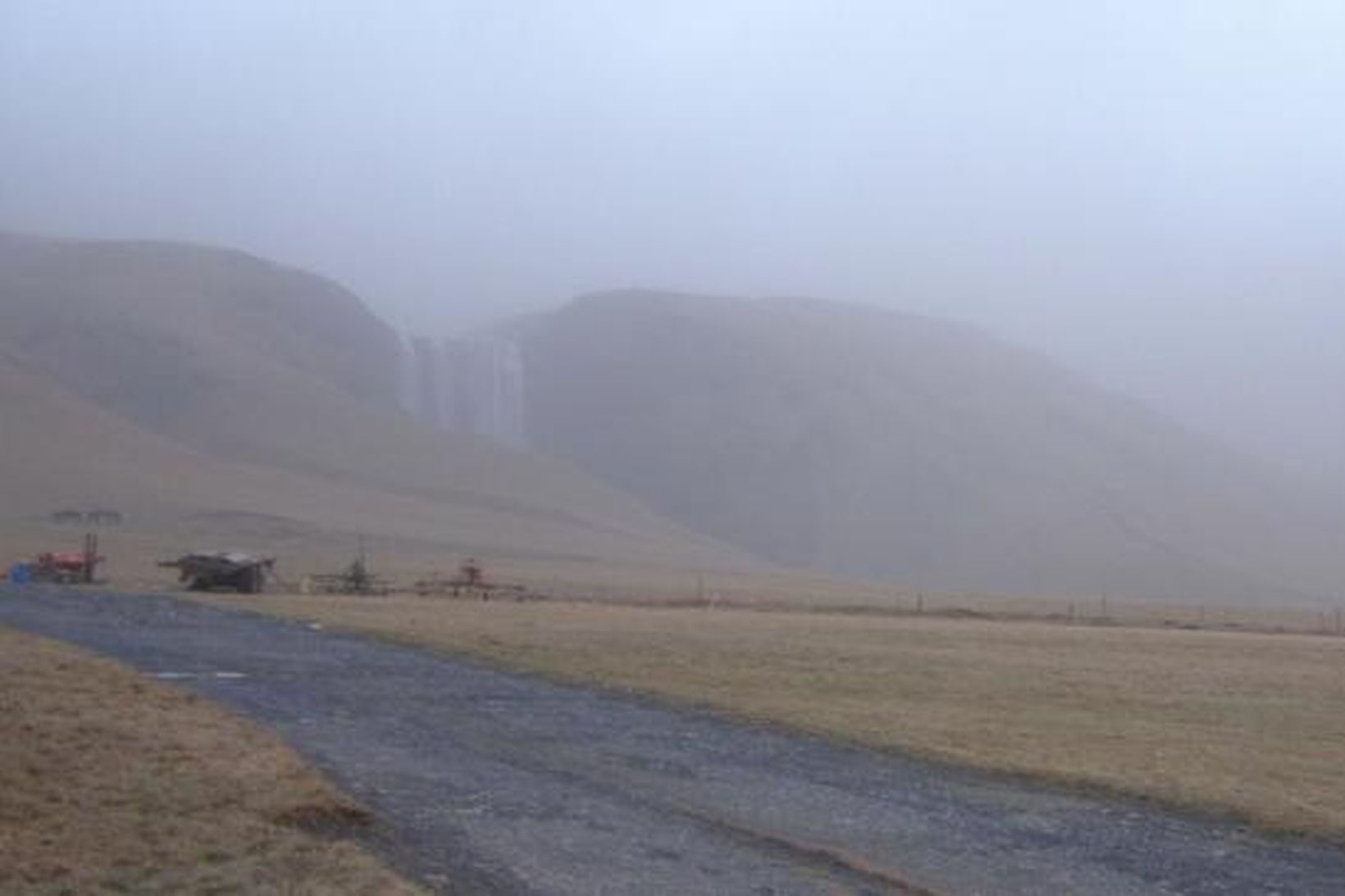 Það rétt grillti í Skógafoss gegnum öskumistrið í dag.