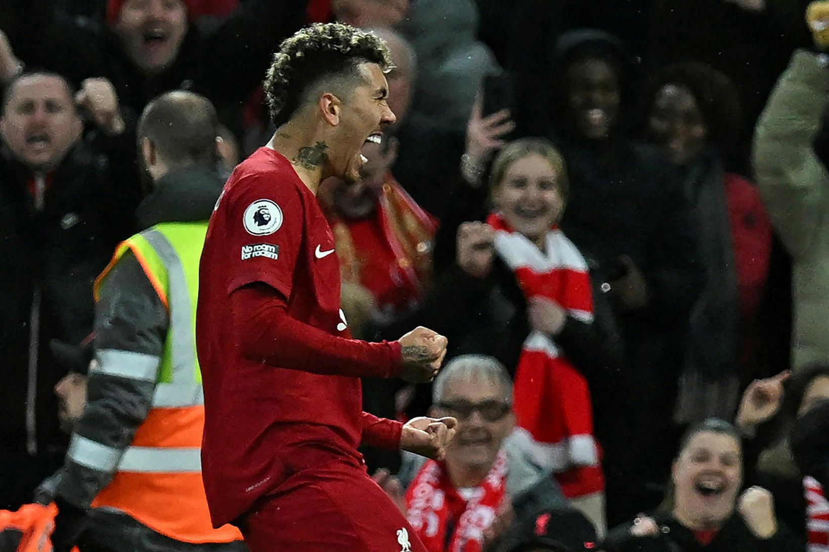 Roberto Firmino fagnar marki sínu í 7:0-sigri Liverpool á Manchester …