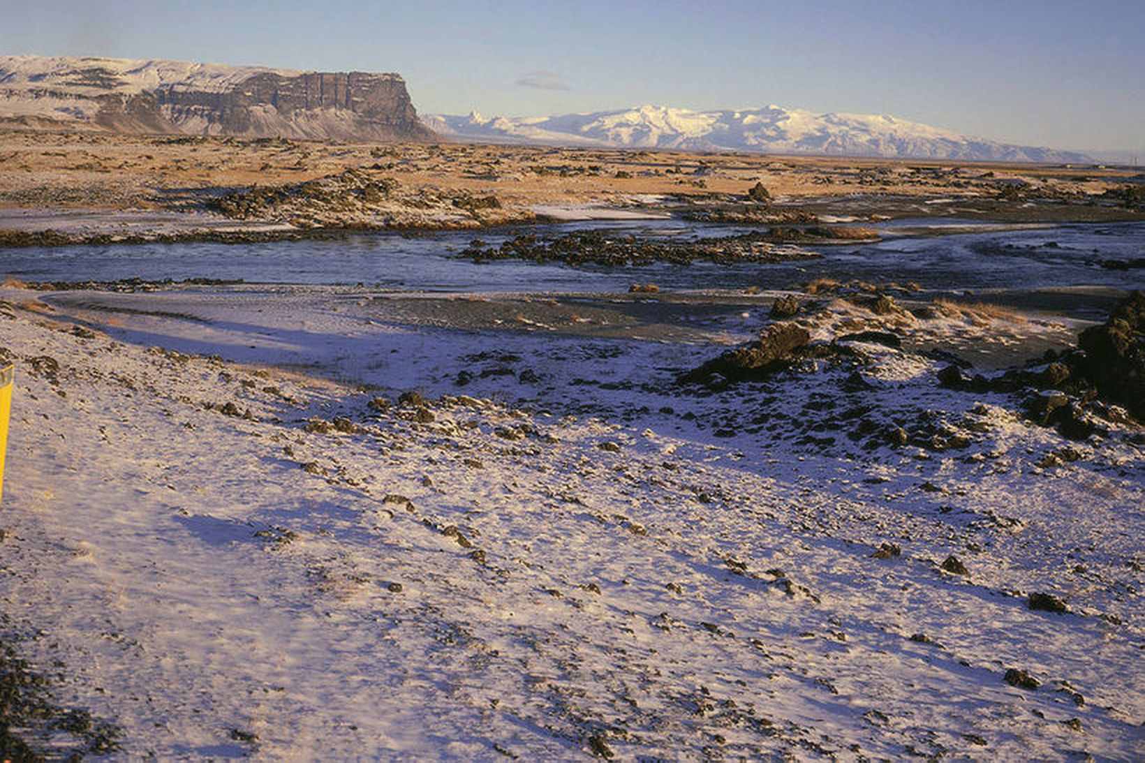 Myndin er tekin við Brunná, Lómagnúpur og Öræfajökull í baksýn.