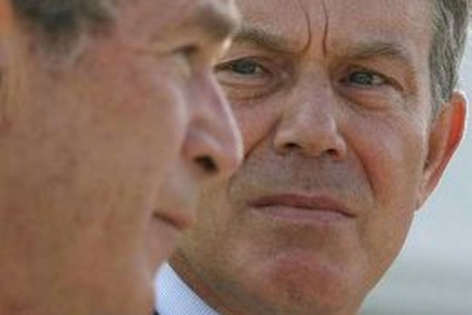 Tony Blair og George Bush tóku höndum saman um innrás …
