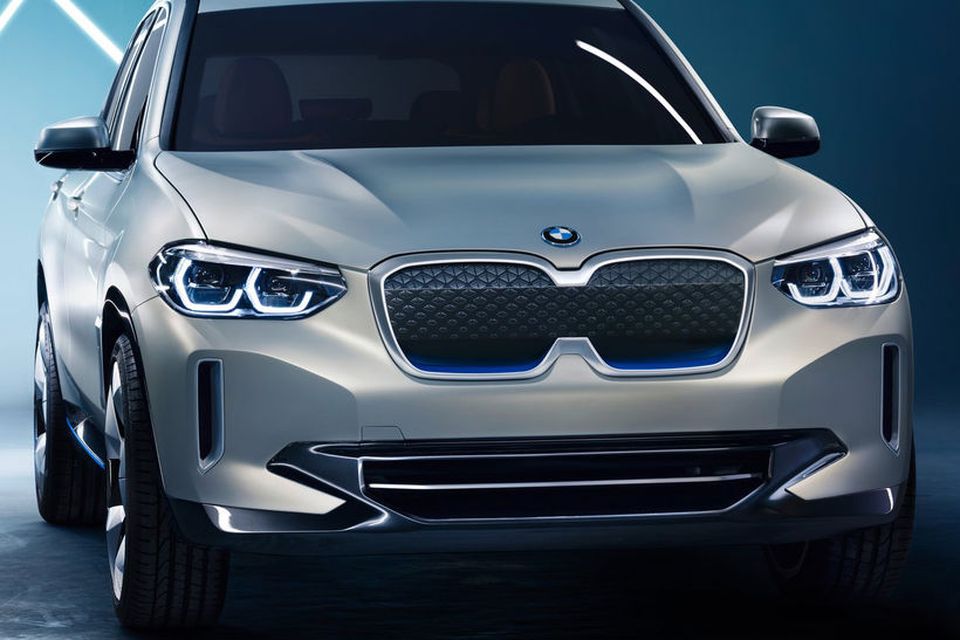 BMW iX3 þróunarbíllinn og forveri rafbílsins með sama nafni sem kemur á götuna fullbúinn 2020.