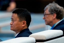 Bill Gates sést hér við hlið Jack Ma á kaupstefnunni í morgun.