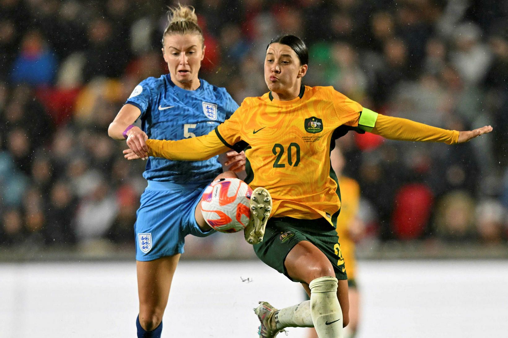 Leah Williamson og Sam Kerr eigast við í kvöld.