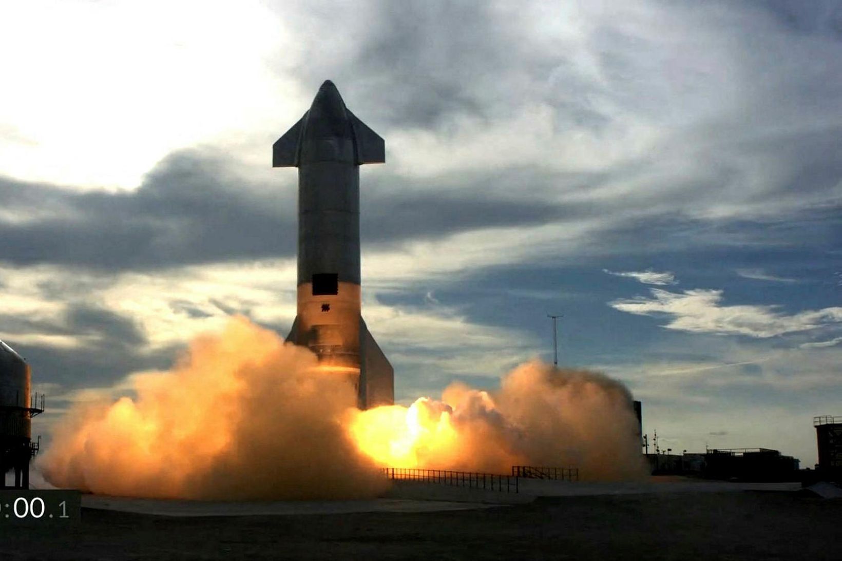 Ómönnuð Starship SN10 frá SpaceX hefst á loft í nótt.