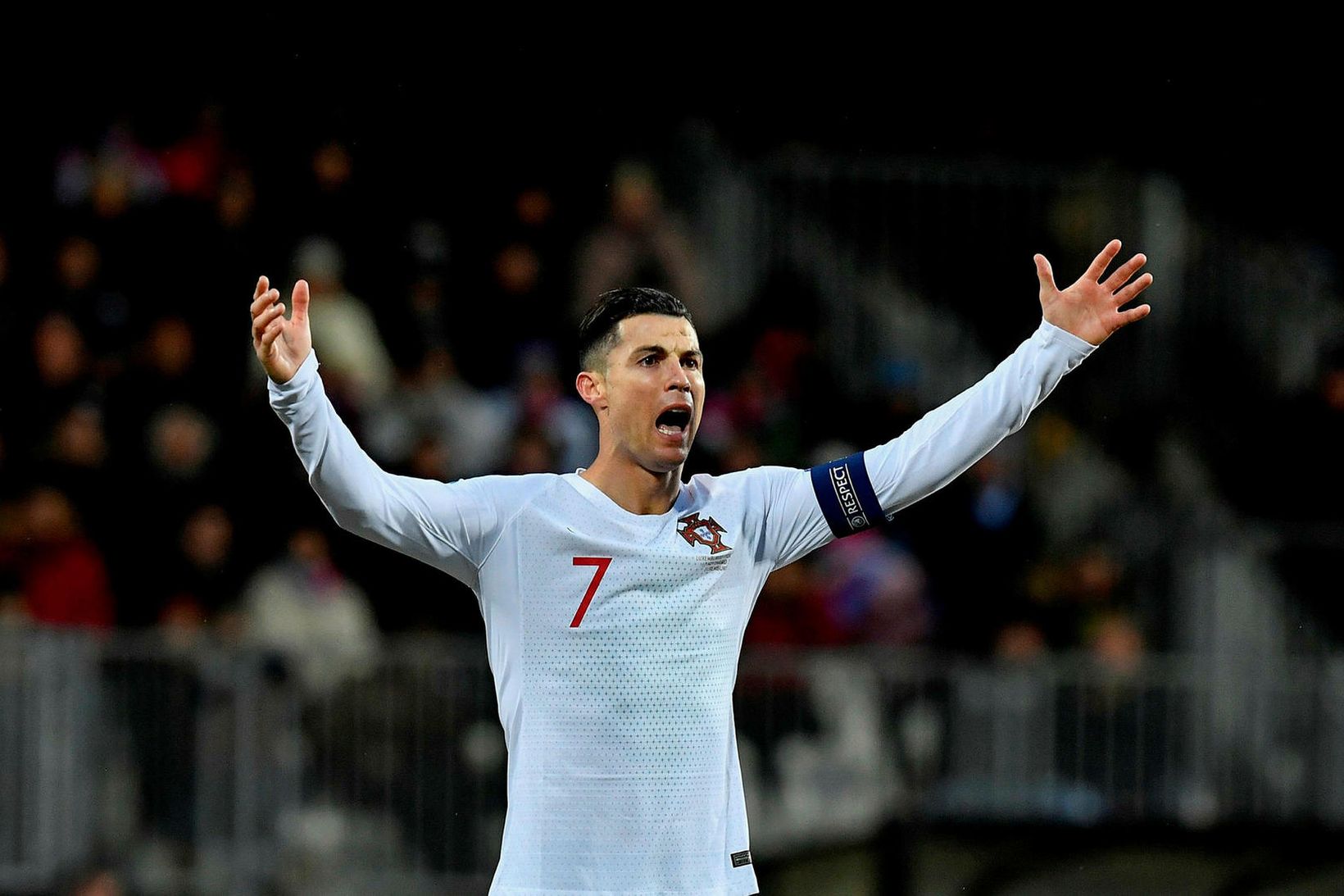 Cristiano Ronaldo fagnar marki sínu gegn Lúxemborg í dag.