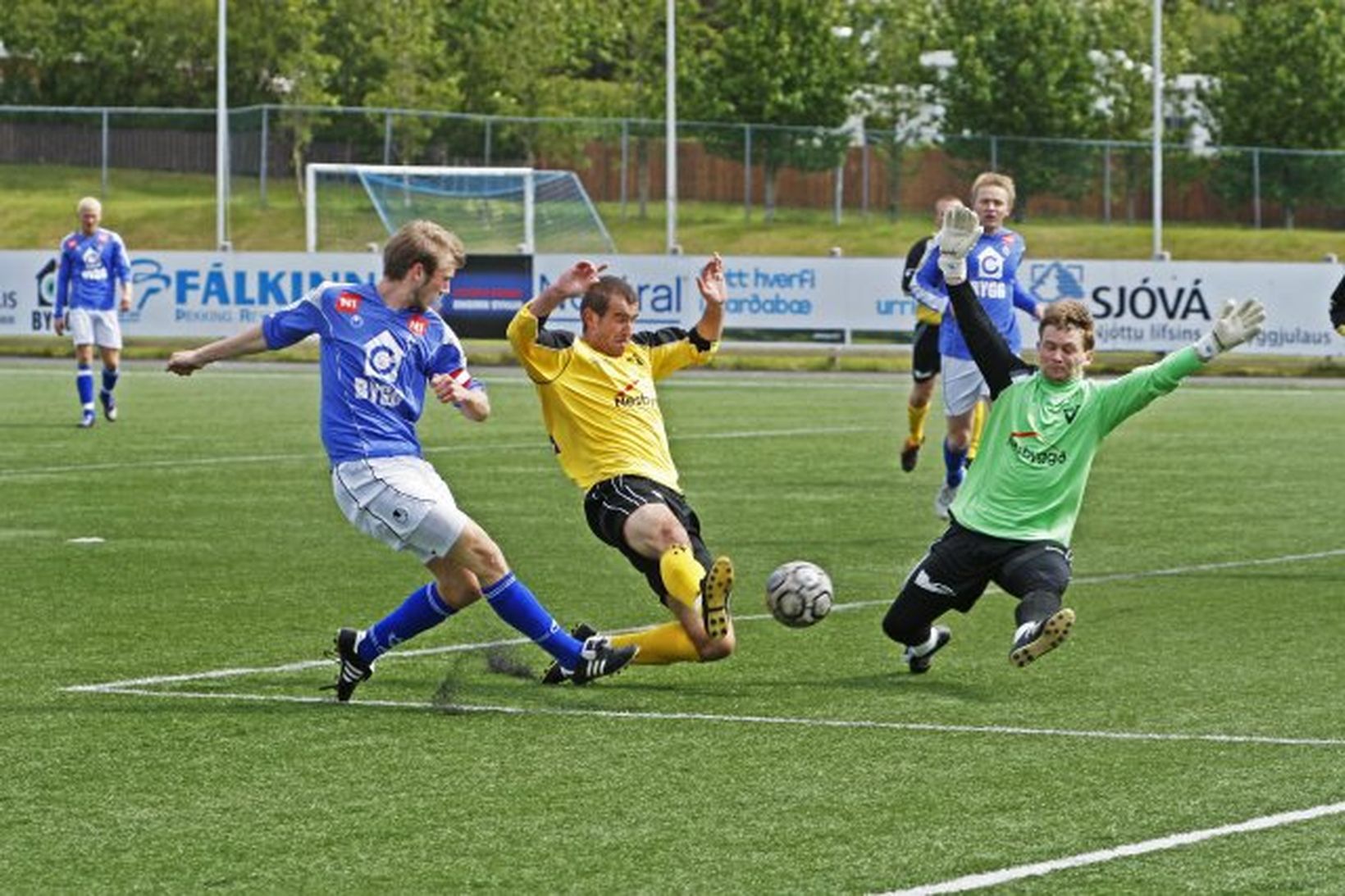 Einar Hjörleifsson varði víti fyrir Ólsara.