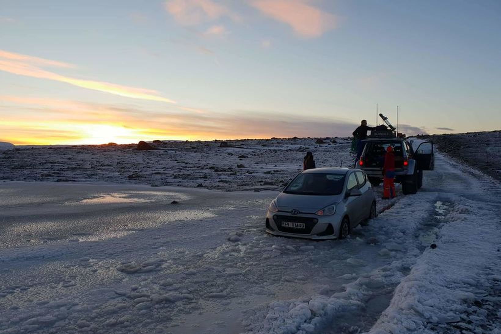 Ferðamennirnir festu bílinn sunnan við Hveravelli, en þeir komu norður …