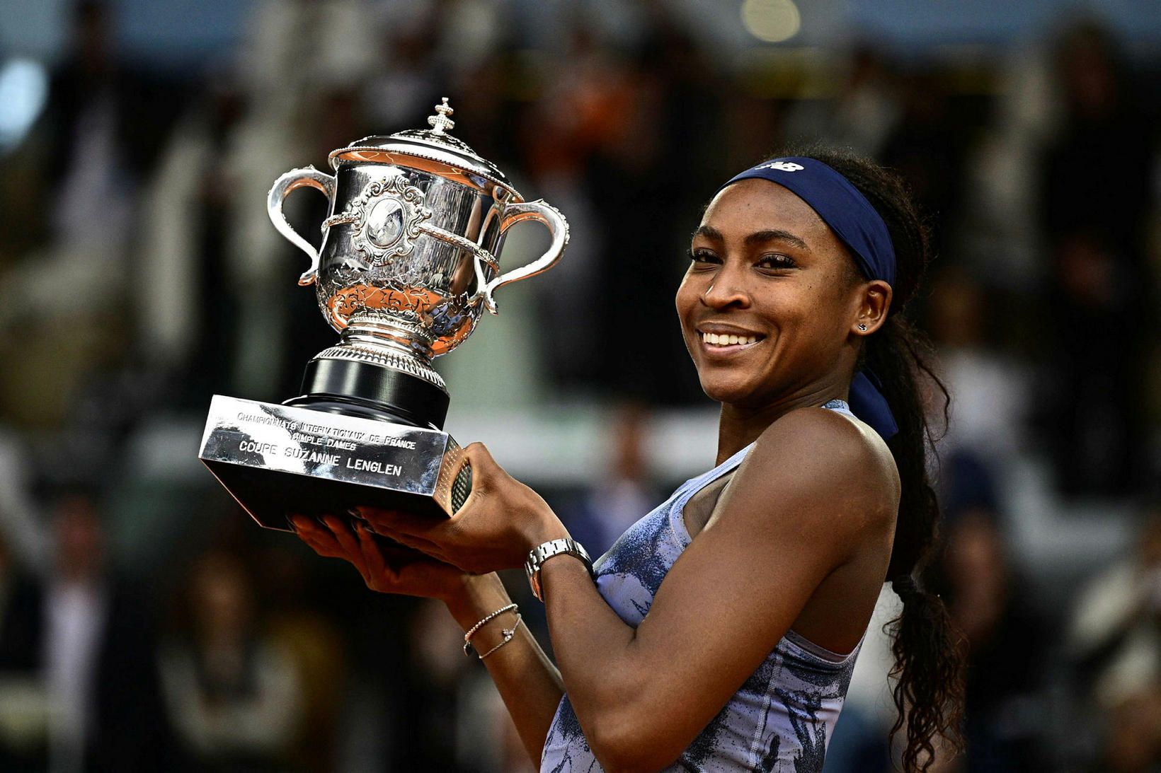 Coco Gauff fagnar glæstum sigri í dag.