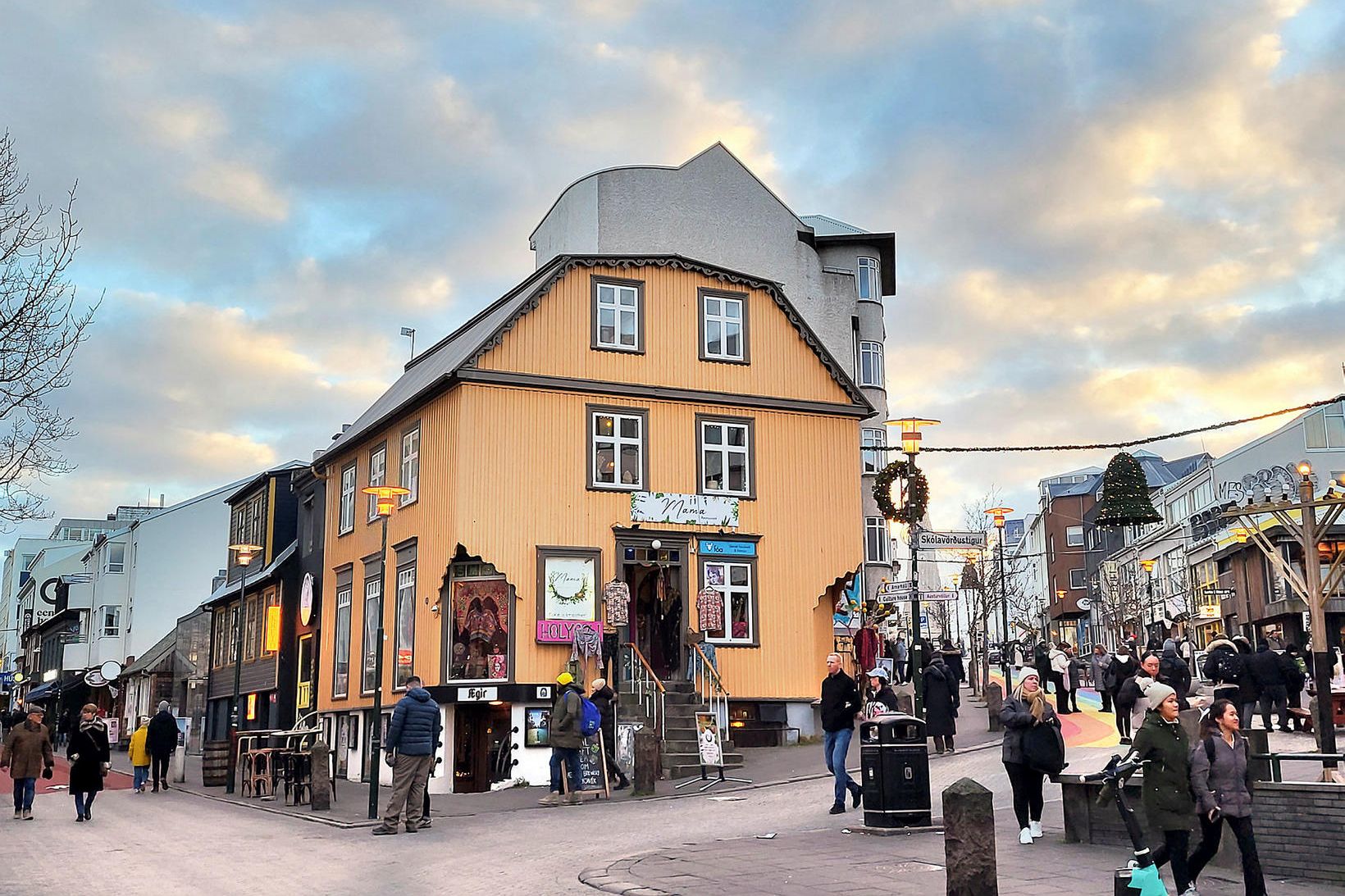 Greint hefur verið frá svokölluðu „vasaþjófa­gengi“ sem herjað hef­ur á …