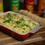 Heit spínatídýfa sem steinliggur með snakkinu í kvöld