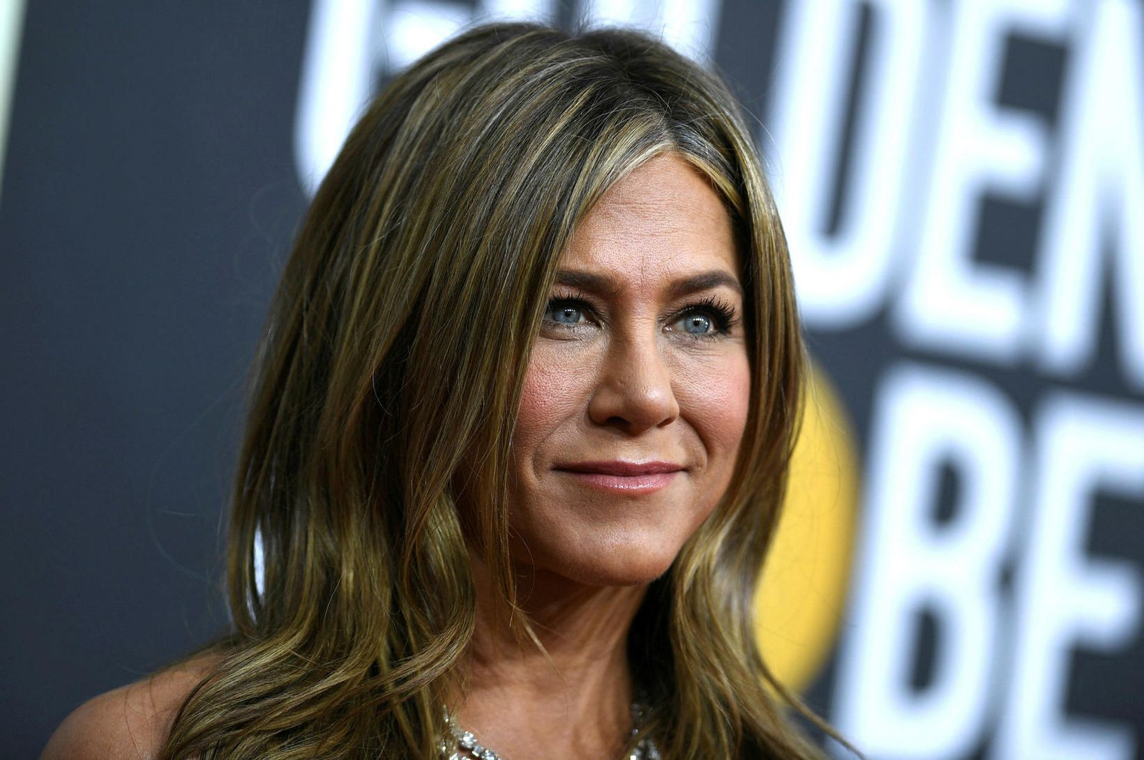 Aniston hló að brandara Pitt