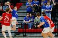 Öflugur Hinn illviðráðanlegi Reynir Þór Stefánsson sækir að marki Vals í sterkum sigri Fram í fyrsta leik úrslitaeinvígisins á Hlíðarenda í gær.