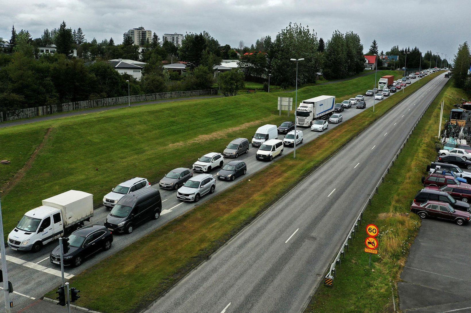 Þung umferð á Sæbraut síðdegis í lok ágúst.