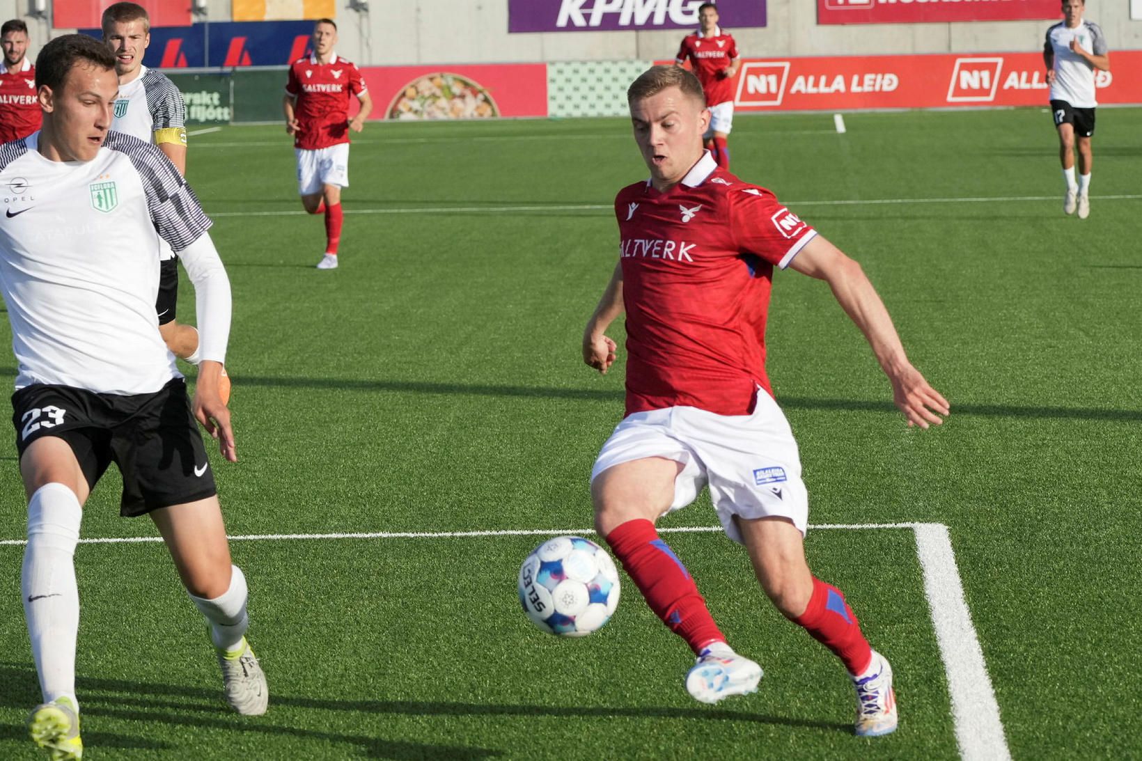 Tryggvi Hrafn Haraldsson og Mihhail Kolobov eigast við í fyrri …
