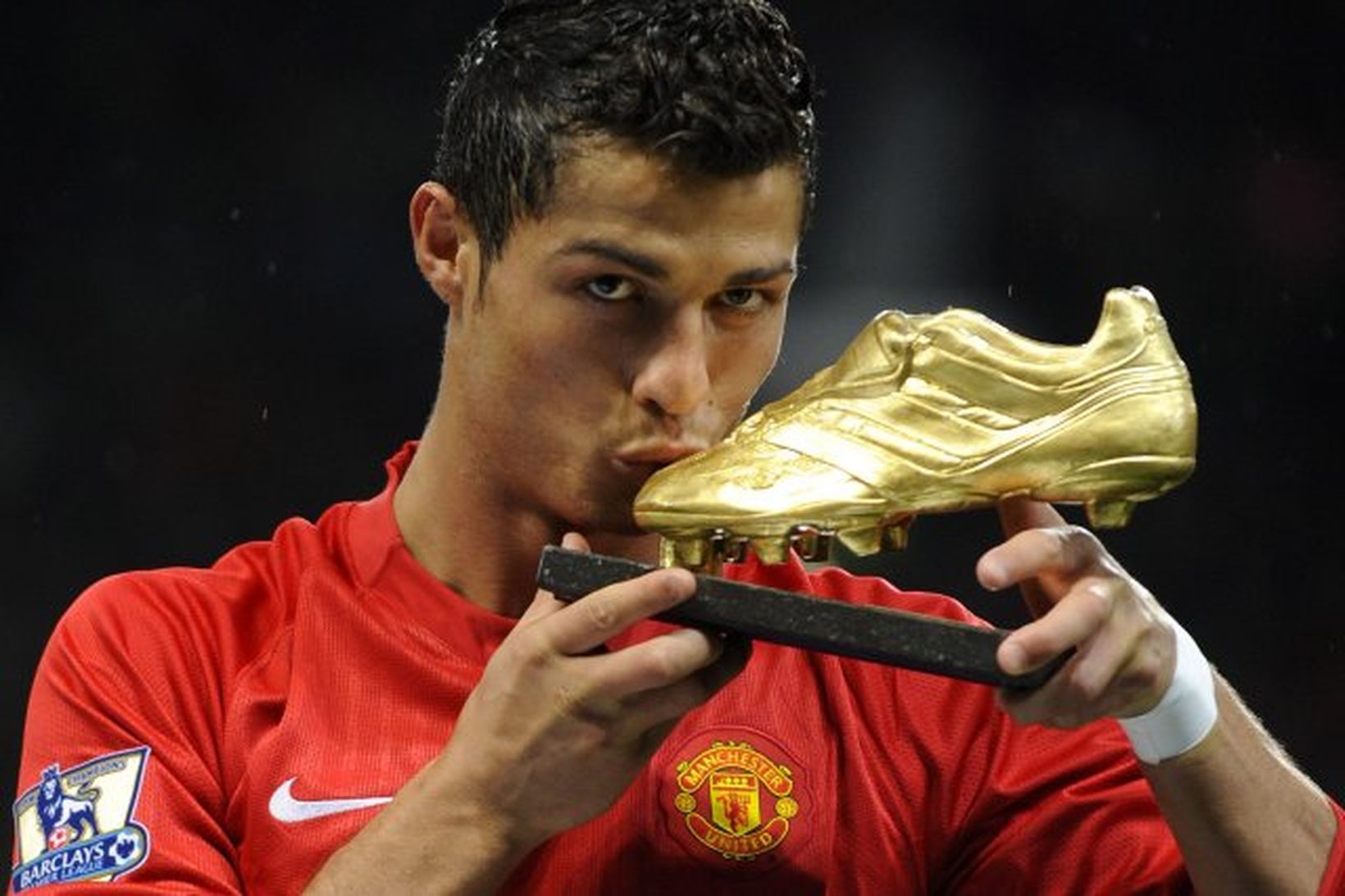 Cristiano Ronaldo er kominn með 101 mark fyrir Manchester United.