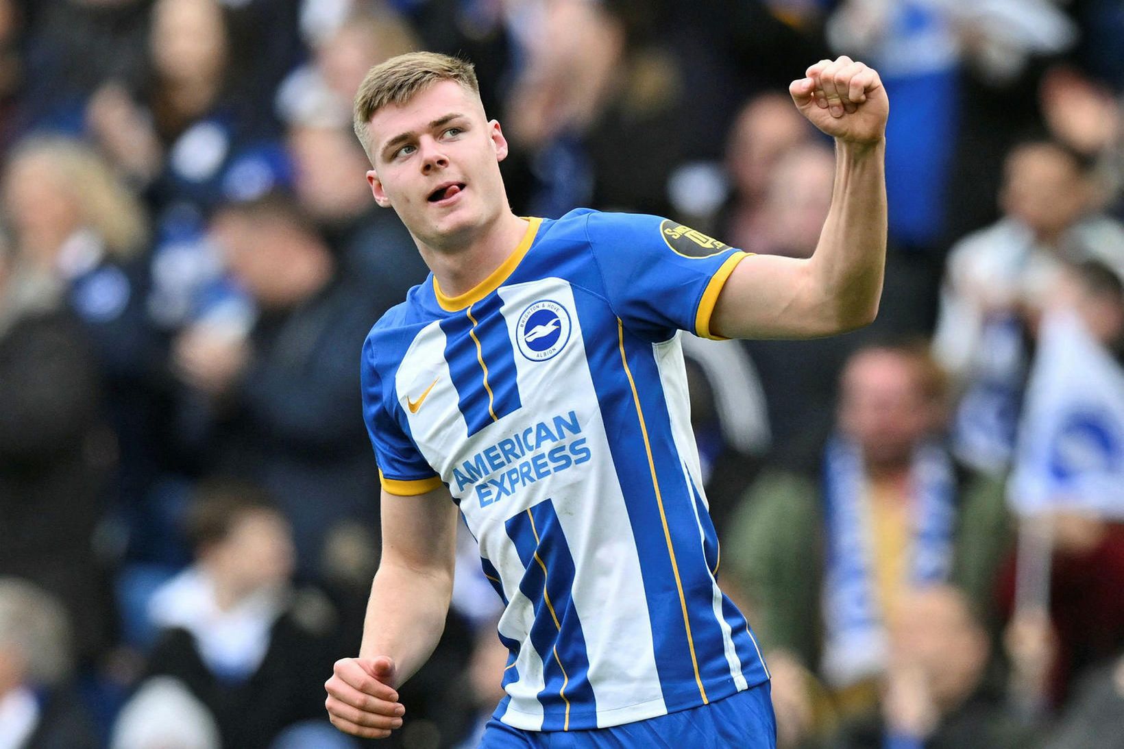 Evan Ferguson fagnar marki í leik með Brighton á tímabilinu.