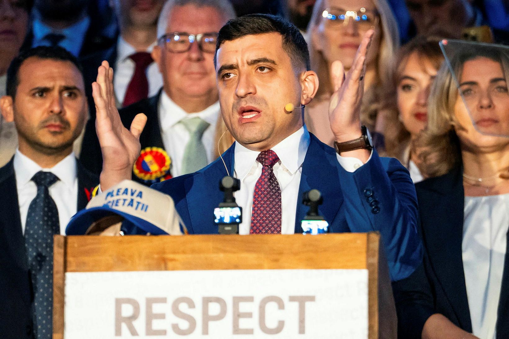 George Simion hyggst biðja löggjafarþing Rúmeníu um að ógilda forsetakosningarnar.