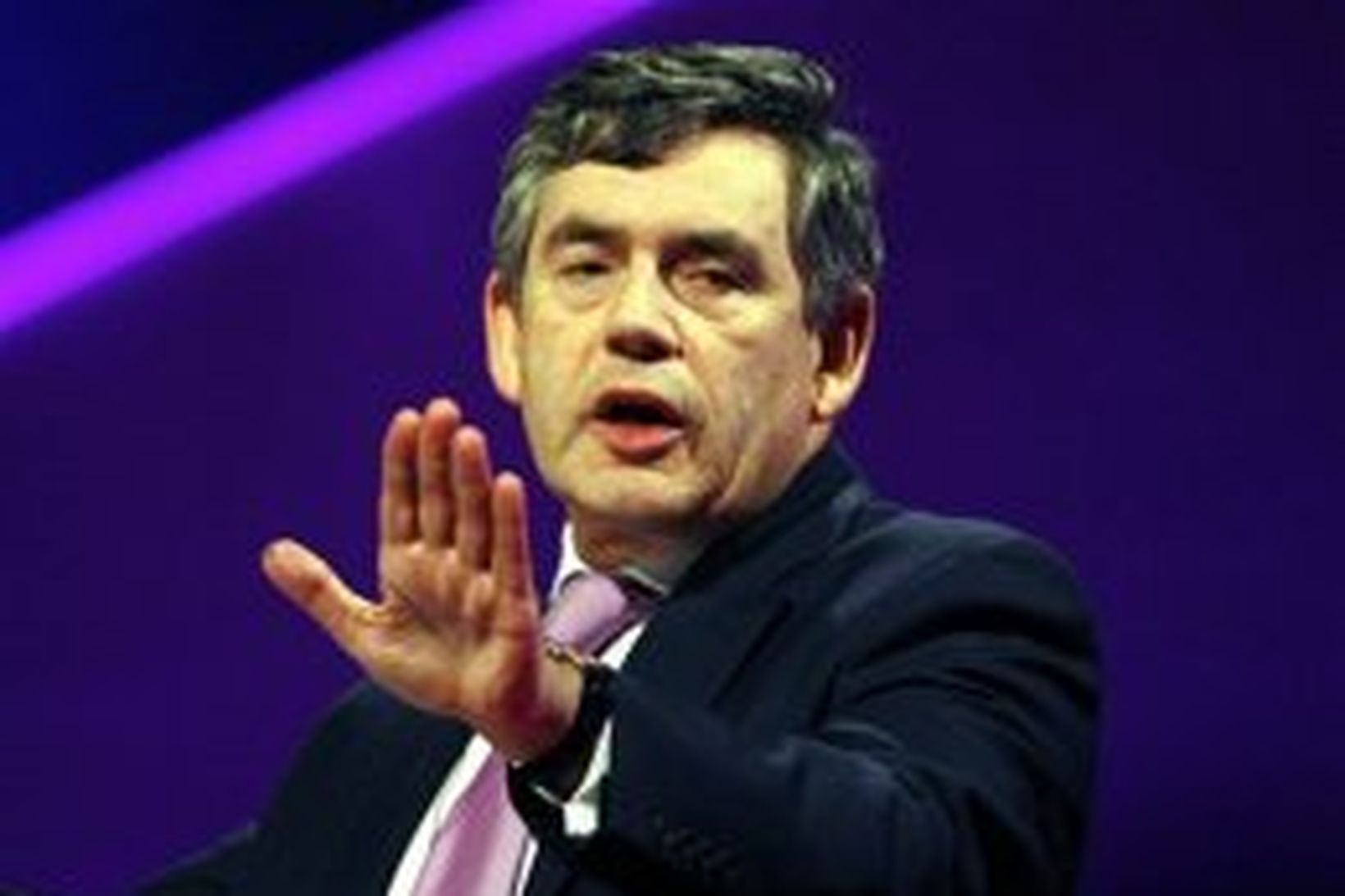 Það blæs ekki byrlega fyrir Gordon Brown, fjármálaráðherra Bretlands, þessa …