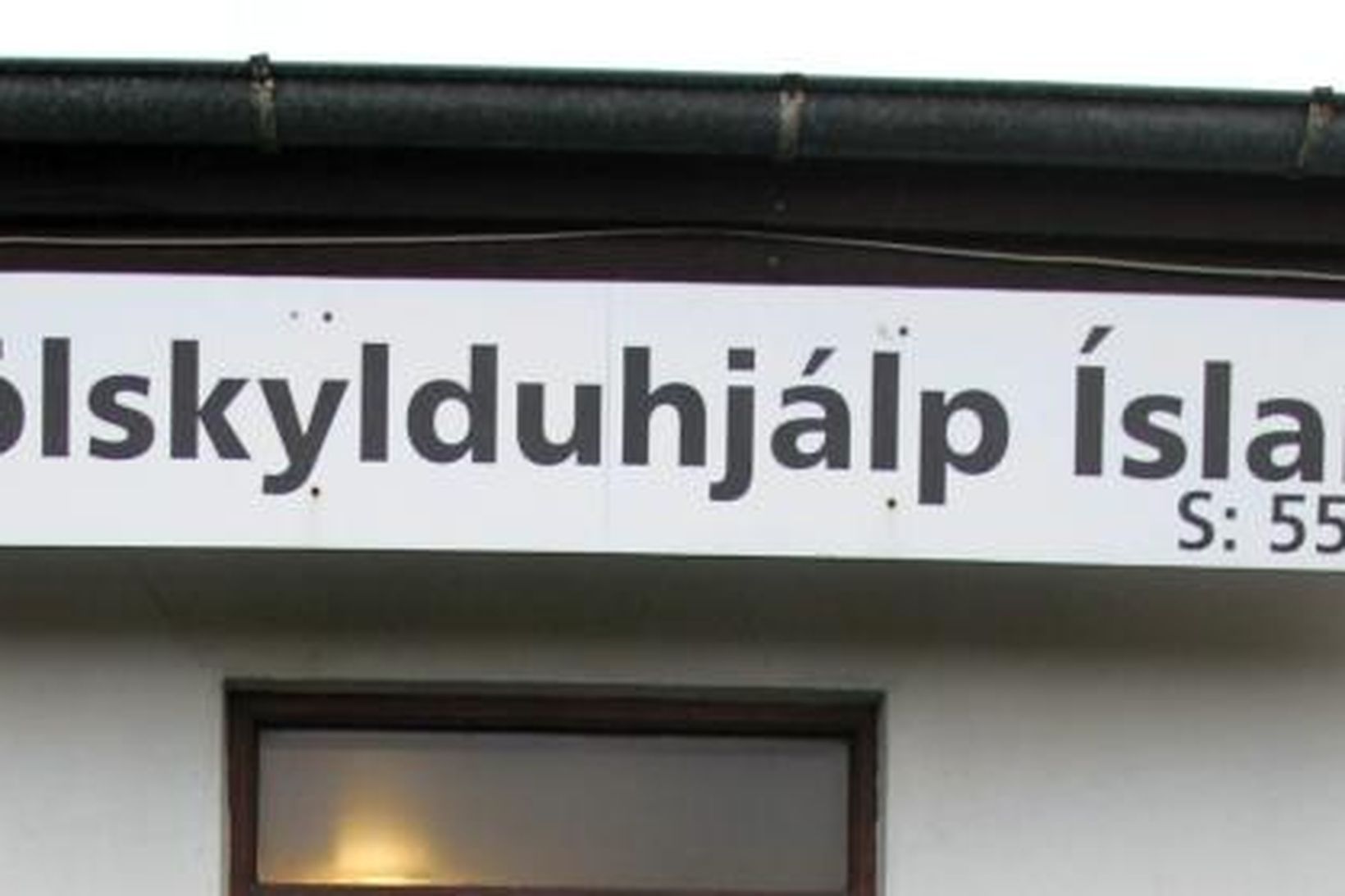 Fjölskylduhjálp Íslands mismunandi reglur fyrir fólk eftir þjóðerni.
