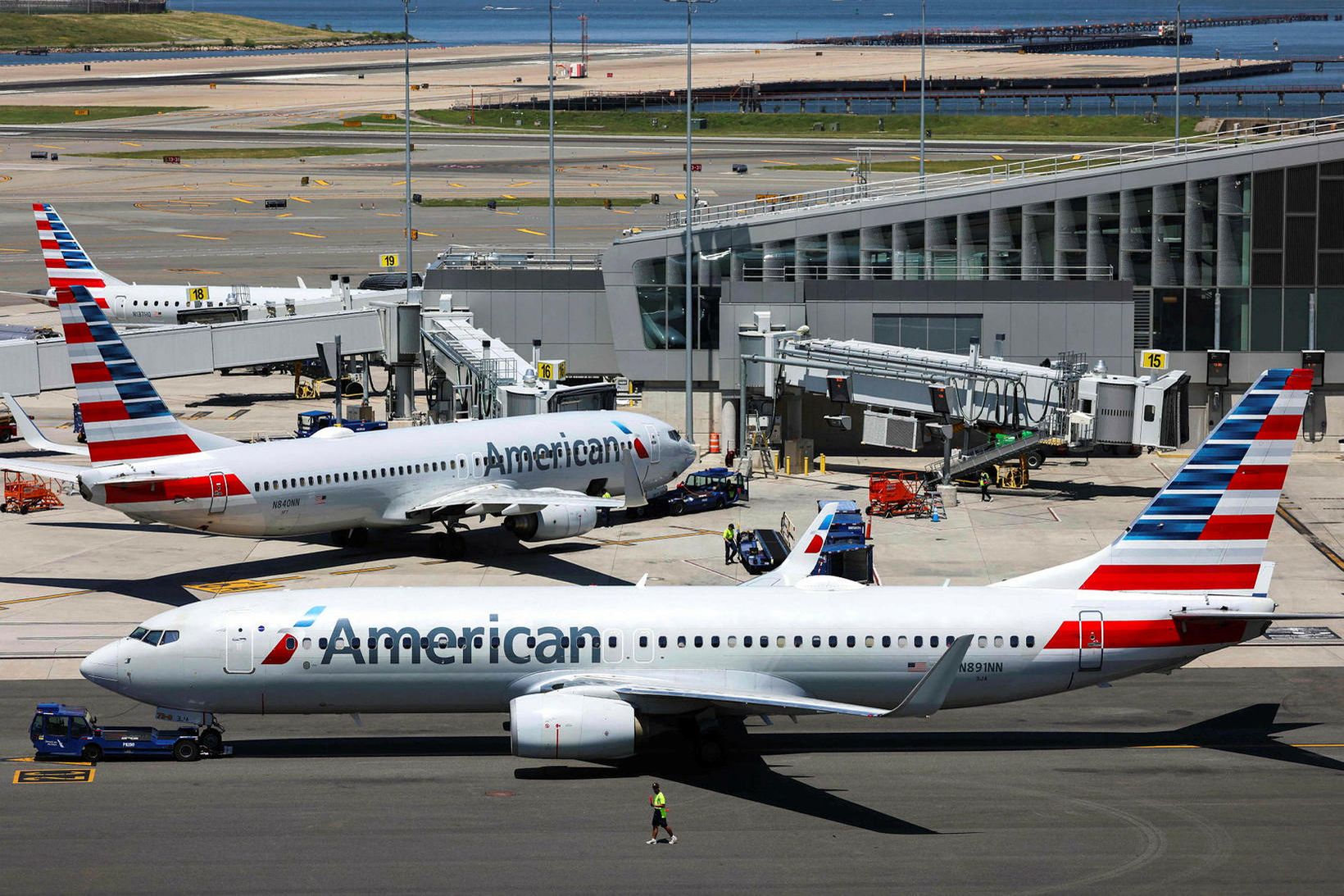 Boeing 737 vélar á LaGuardia-flugvelli í Queens, New York.