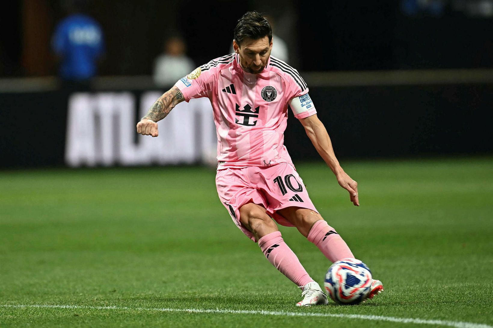 Lionel Messi skoraði sitt 68. aukaspyrnumark á ferlinum.