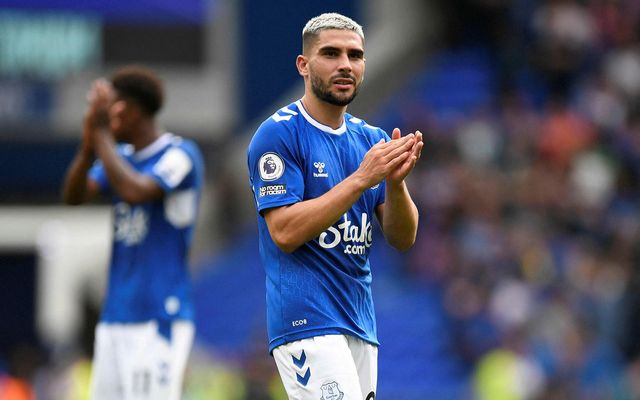 Neal Maupay er samningsbundinn Everton en skýtur fast á félagið.