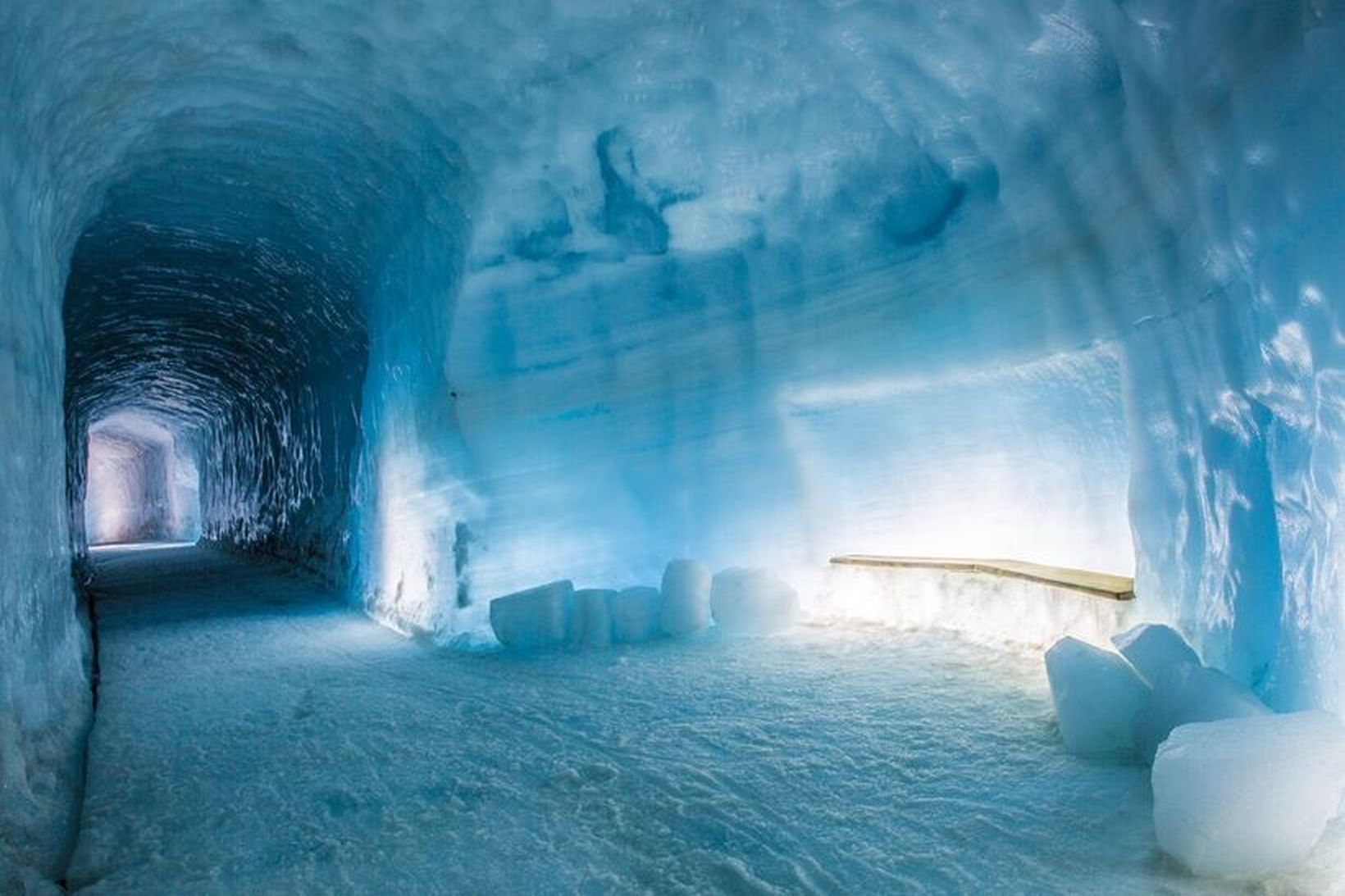 Arctic Adventures er nýr eigandi Into the glacier í Langjökli.